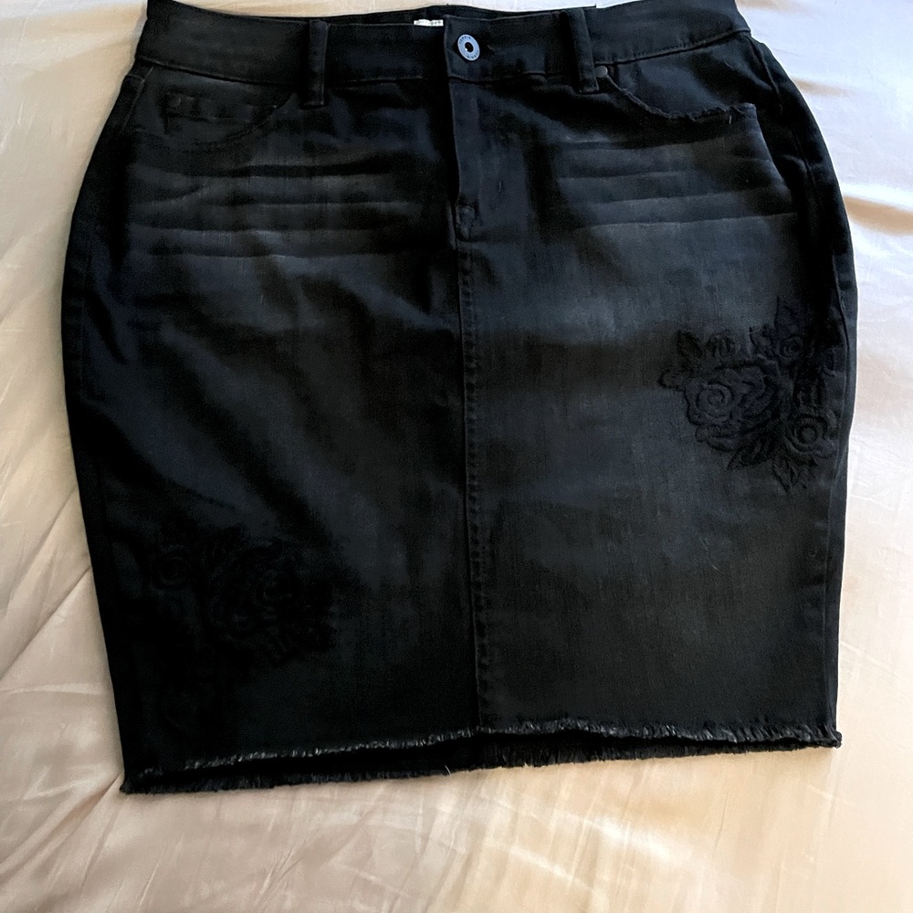 Torrid denim black rose skirt